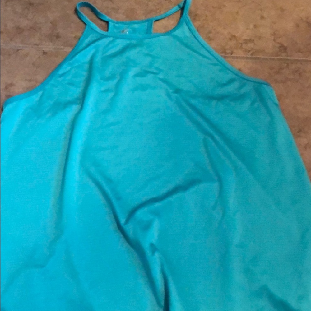 Women’s size small old navy workout top.